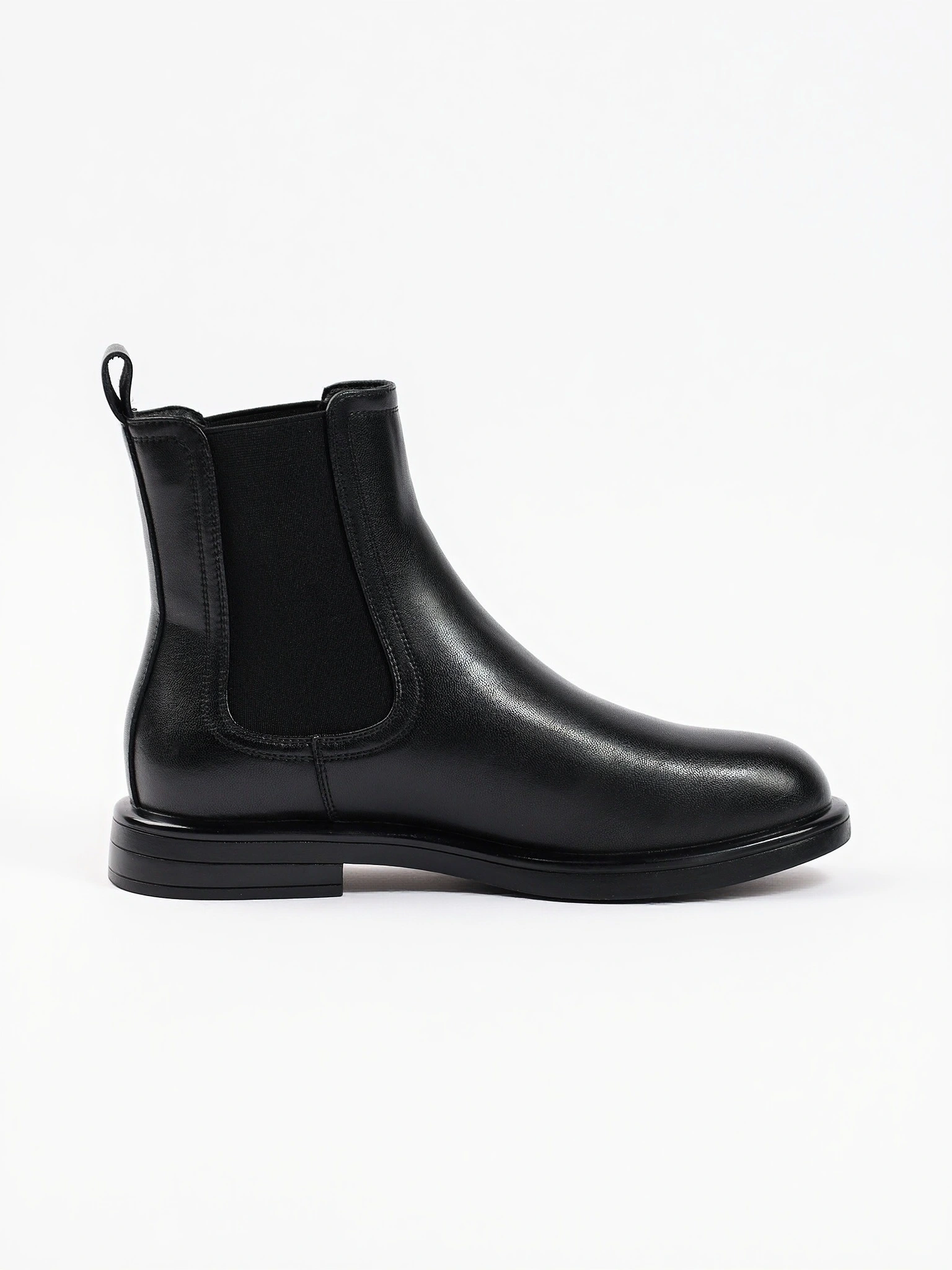 Ботинки-челси черного цвета на низком каблуке